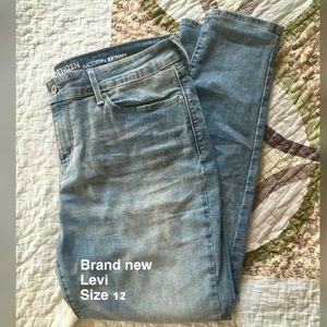 Levi’s skinny jeans